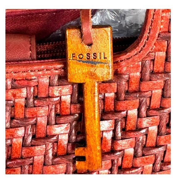 FOSSIL Brick Red Woven Wooden Handle Shoulder Strap Purse Handbag Straw WIcker - Picture 2 of 9